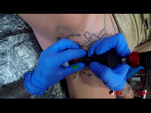 ❤️ Sully Savage-k izugarri tatuatu zuen klitorian tatuaje bat egin zuen Porno pornoan eu.tvmarket.top ❌